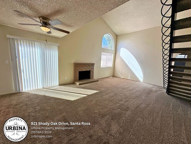Photo - Spacious 3-Bedroom End Unit in Prime Santa...