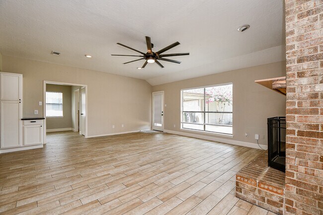 Photo - 2803 Green Fields Dr