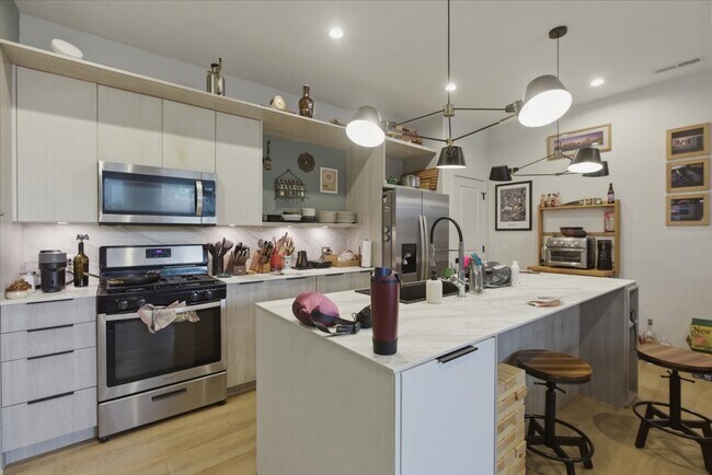 Photo - 4177 W Belmont Ave Unit #  0002