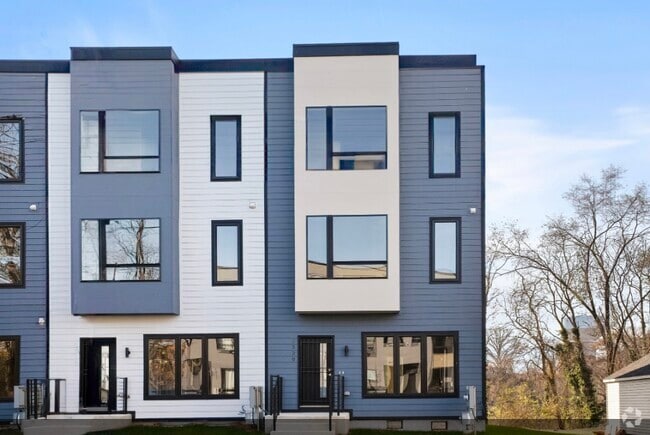 Building Photo - 2520 Elvans Rd SE Rental
