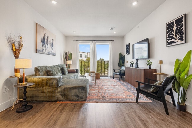Building Photo - 7522 1/2 West Slaughter Lane-SI FL1-ID1537449P Unit SI FL1-ID1537449P