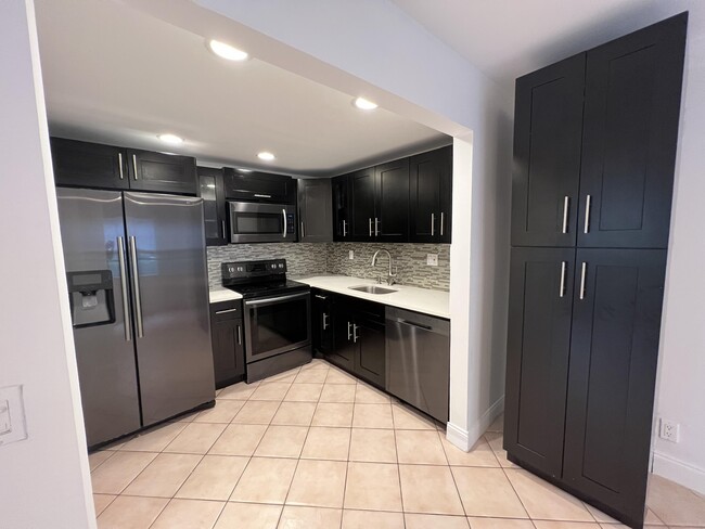 Building Photo - 679 Normandy O Rental