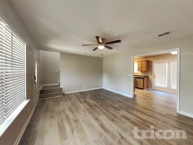 Photo - 108 Tulip Grove Point