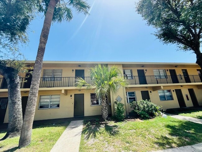 Building Photo - 635 SW 20th Ct Unit 9B