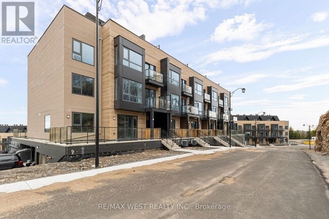 Photo - 119 Town Line Rd E