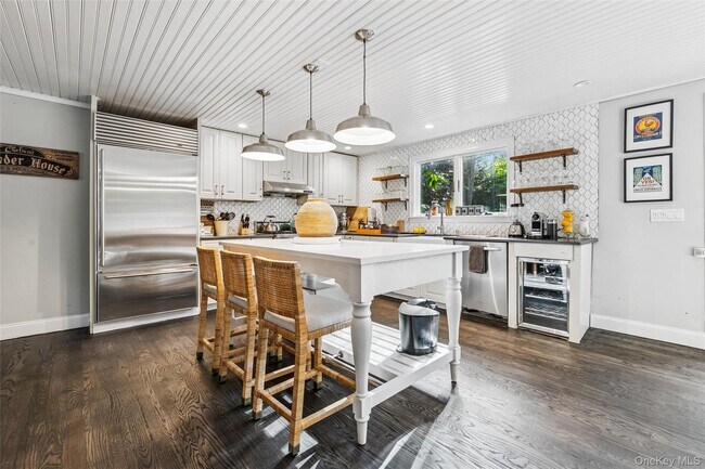 212 Lumber Ln