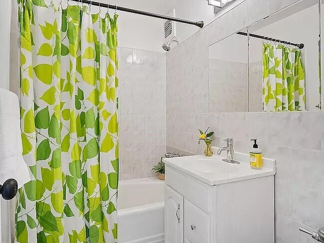 Photo - 415 Argyle Rd Unit 7R