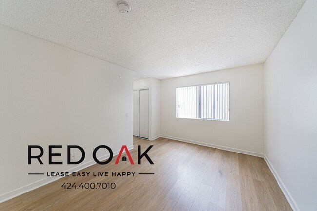 Photo - 11817 Victory Blvd Unit 114