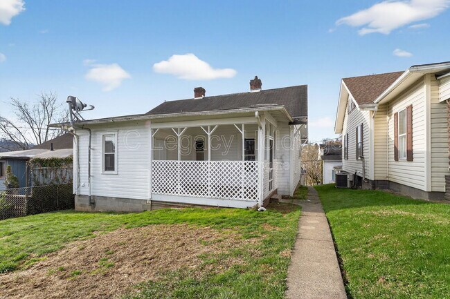 604 Hart St