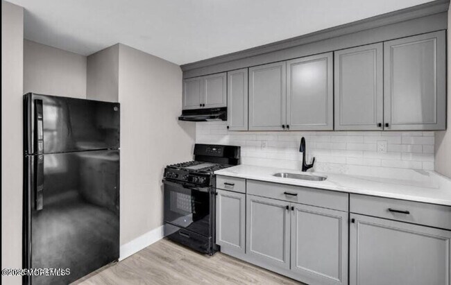 Photo - 700 Fifth Ave