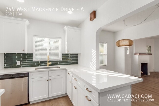 Photo - 749 W MacKenzie Dr