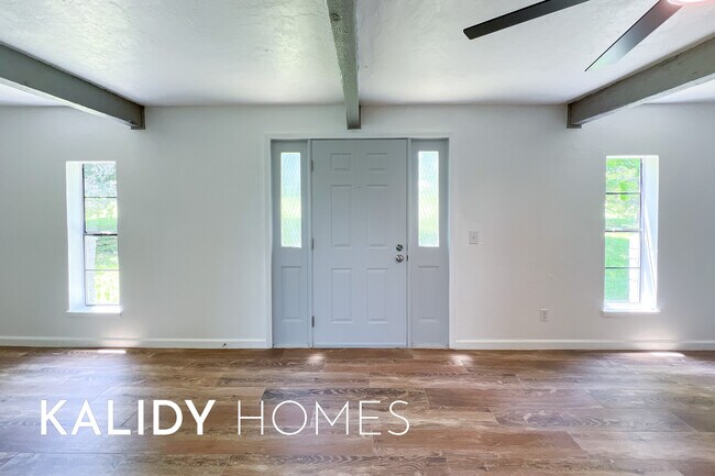 Photo - 900 N Harrah Rd