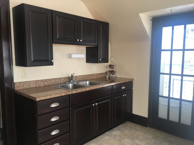 Kitchen - 502 3rd Ave NW Apartments Unit 3