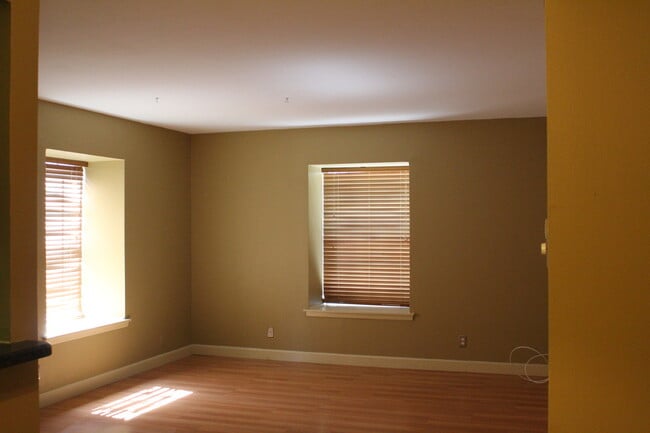 Photo - *COMING SOON* Upstairs Condo with Premium Amenities & Hardwood Floors!