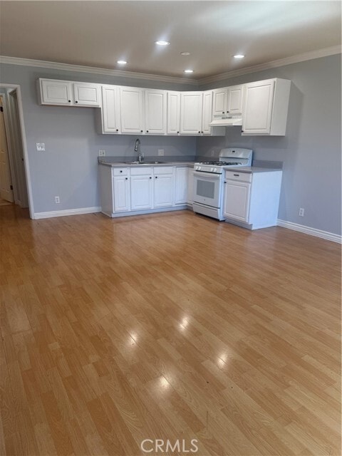 Photo - 6439 Woodman Ave Unit 2