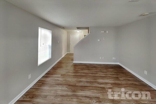 Photo - 1362 Cadre Cir
