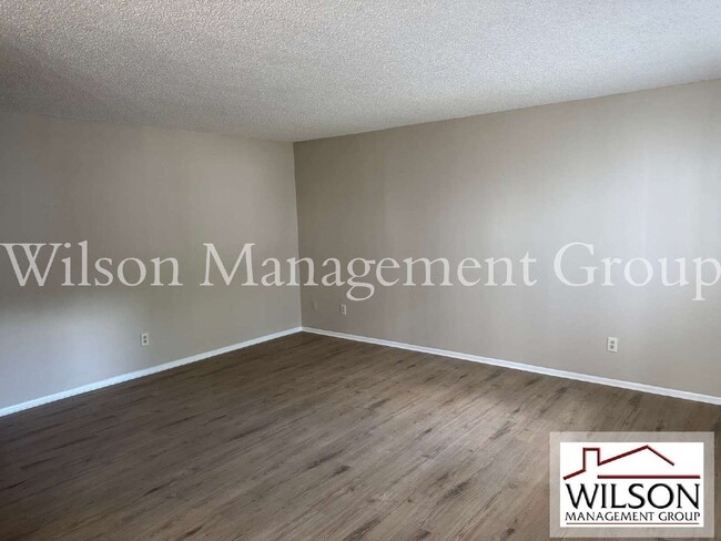 Photo - 2365 Oak Park Way