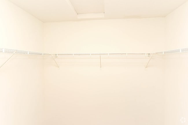 2BR, 1BA - 960 SF - Walk In Closet