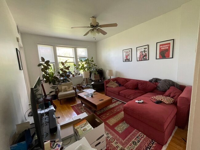 Building Photo - 3144 N Ridgeway Ave Unit 2