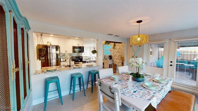 Photo - 560 E Valley Dr