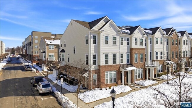 Photo - 25 Veterans Dr