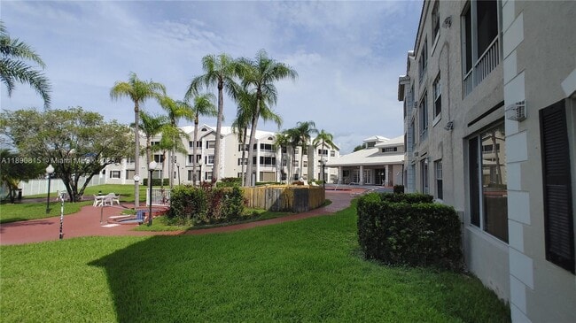 Building Photo - 2850 N Oakland Forest Dr Unit 309