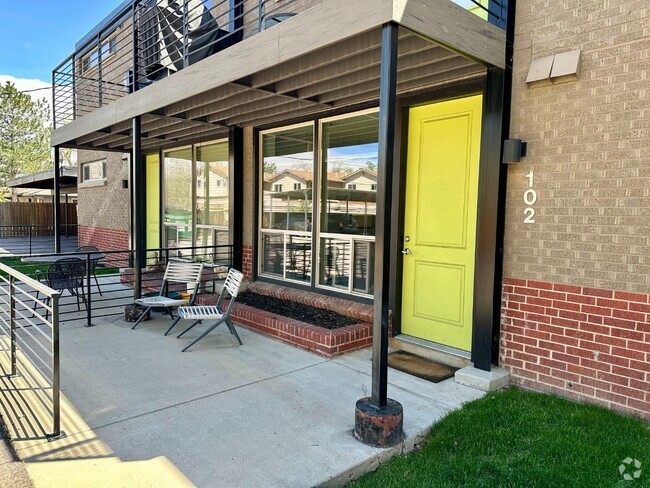 Building Photo - Lovely condo in the heart of Mayfair! Unit #102