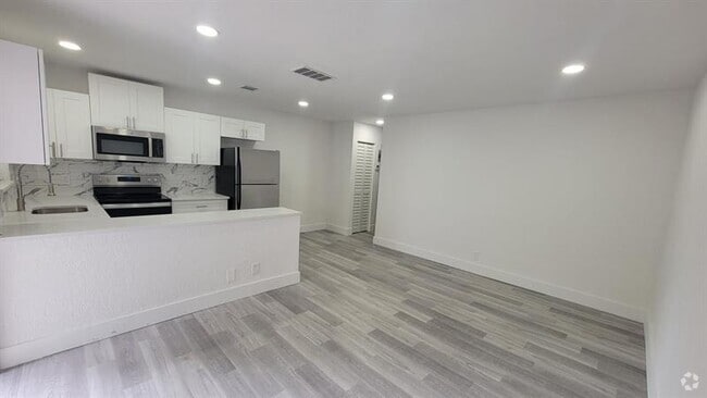Building Photo - 618 SW 14th Terrace Unit 2 Rental