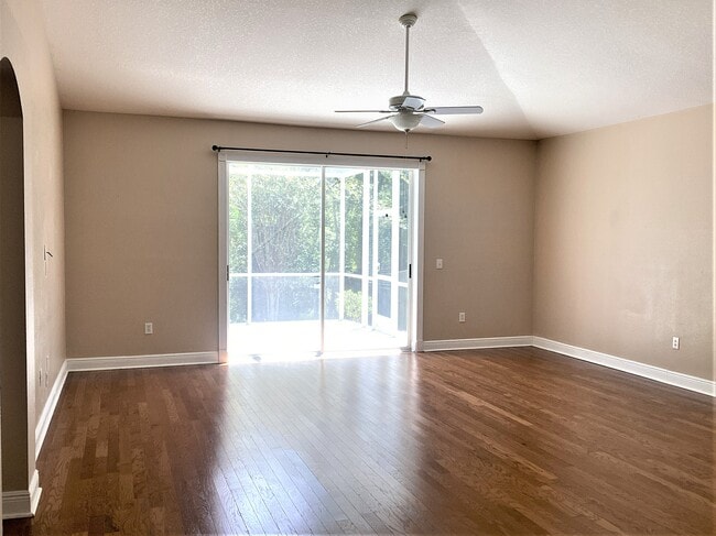 Photo - 25008 Hyde Park Blvd