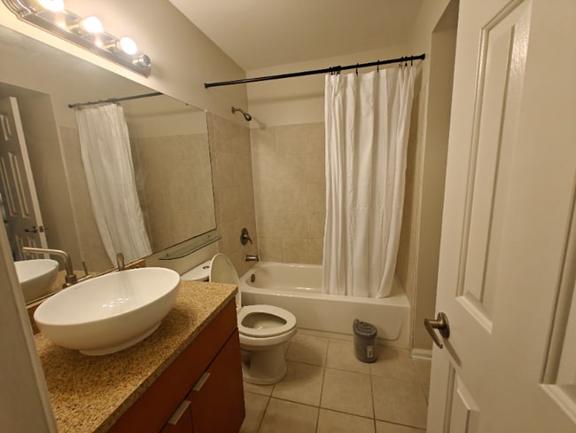 Photo - 521 N Graham St Unidad 3A