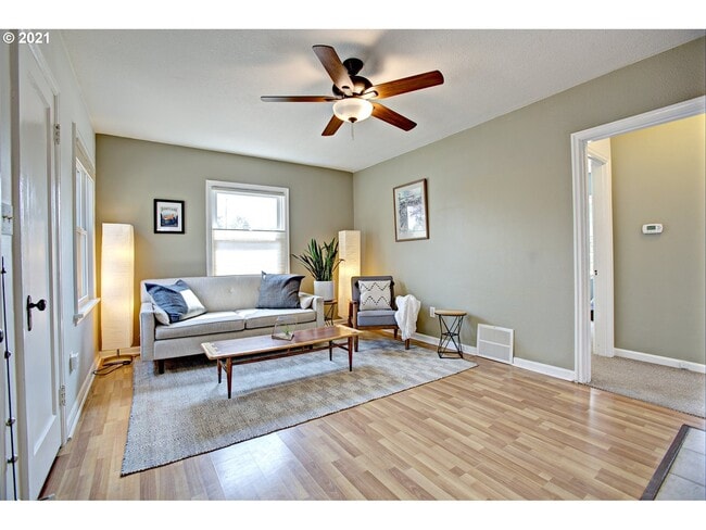 Living Room - 8124 SE Market St