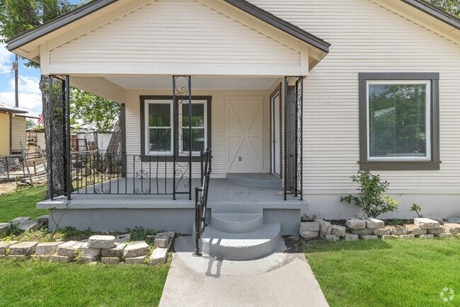 Building Photo - 1906 Montezuma St Rental