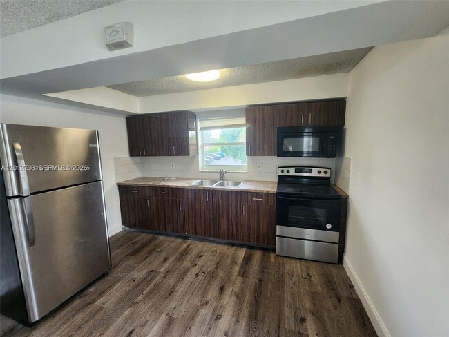 Building Photo - 4117 Woodside Dr Unit 4