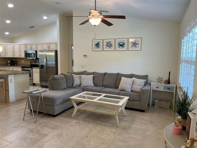 Photo - 1087 Petronia St