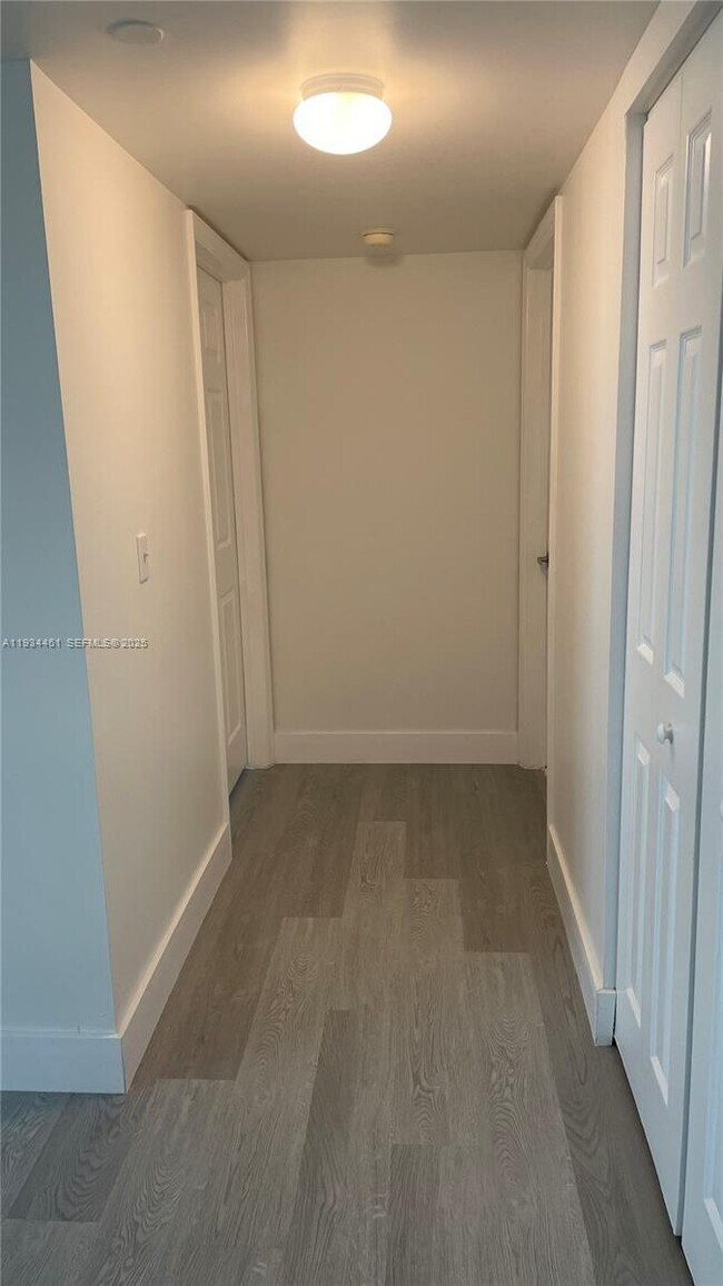 Photo - 3000 Coral Wy Unidad 1509