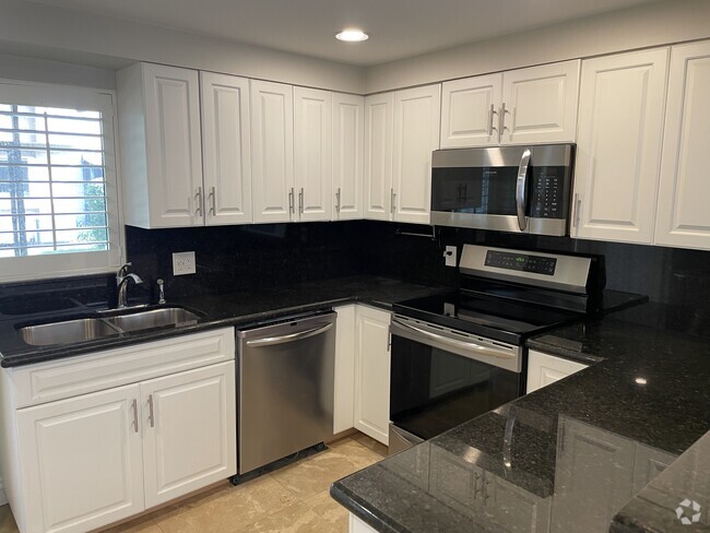 Building Photo - 220 Wimbledon Lakes Dr Rental