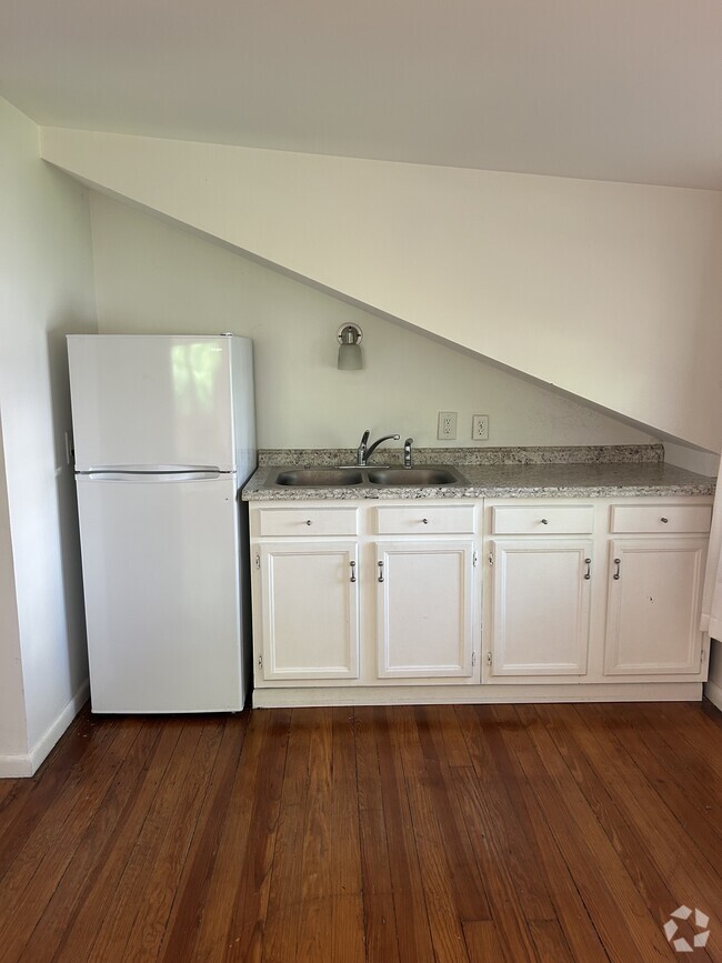 Building Photo - 368 S Parkview Ave Unit Bexley Studio Rental