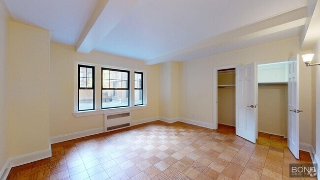 Building Photo - 95 Christopher St Unit 2K Rental