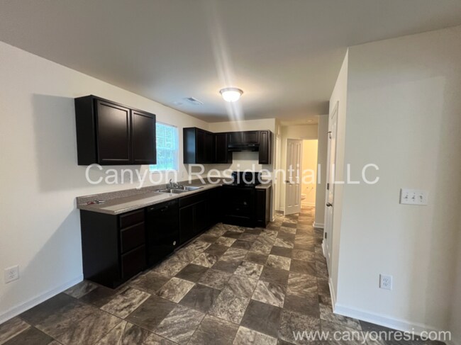 Photo - 505 Kelly Rd