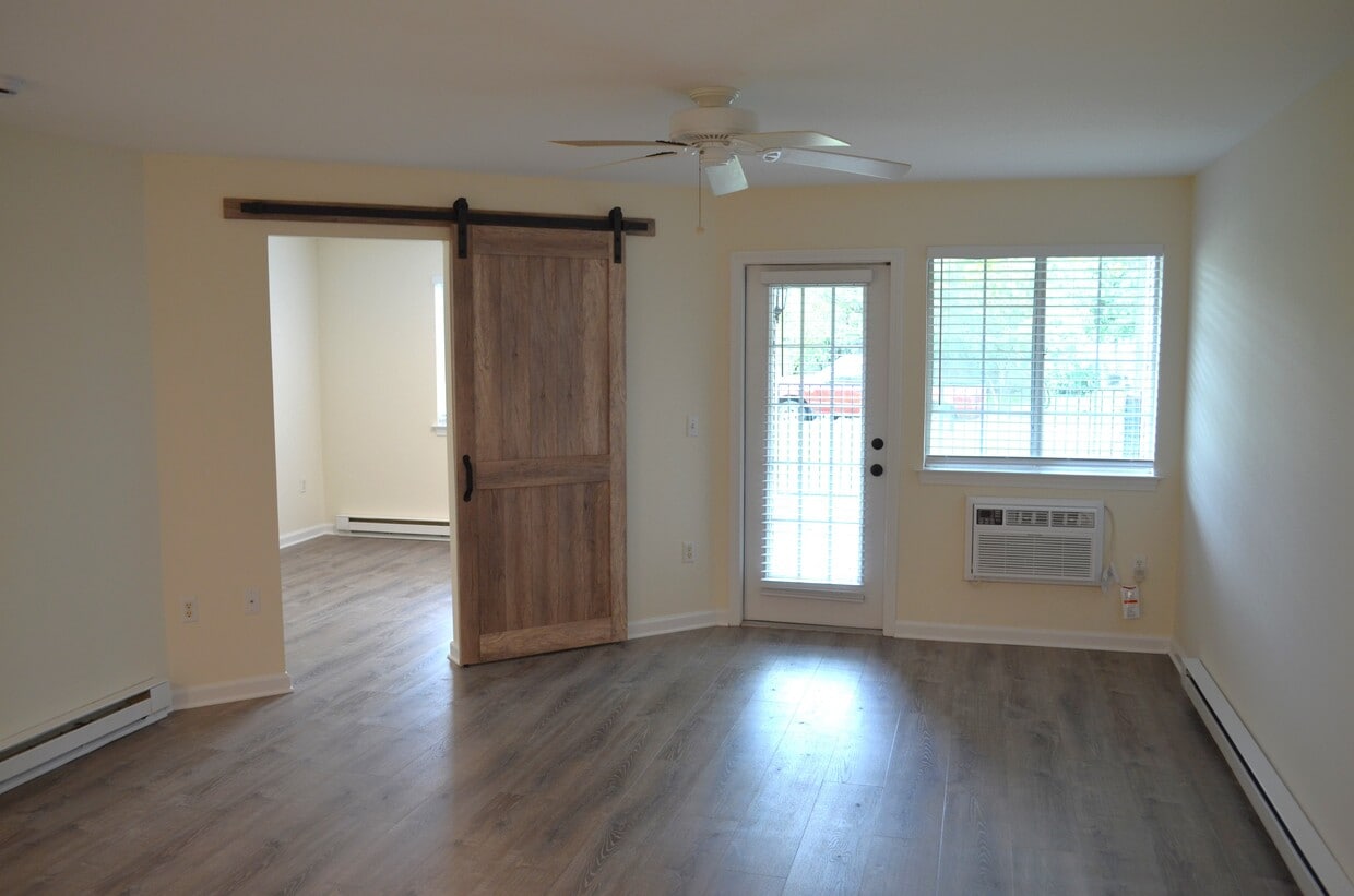 Photo - 50 Myano Ln (Stamford, CT)