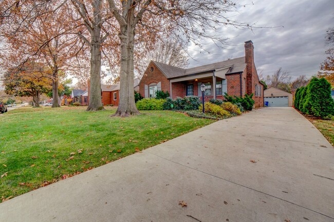 Photo - 3 Bed | 1 Bath in Midtown!