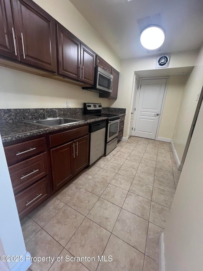 Photo - 220 Linden St