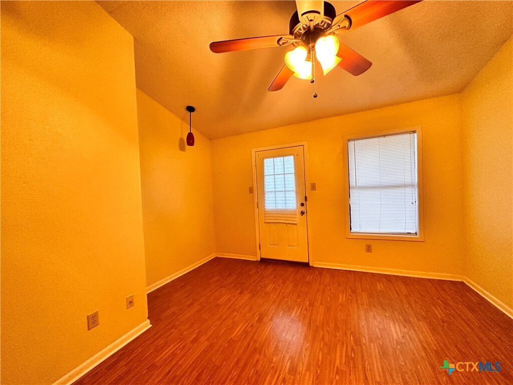 Photo - 901 Hillyer St