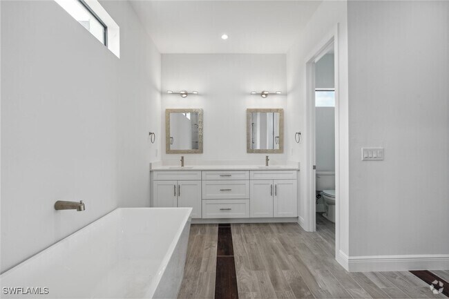Building Photo - 4325 NW 34th Ln Rental