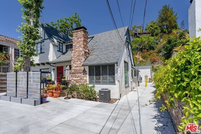 Photo - 2628 Beachwood Dr