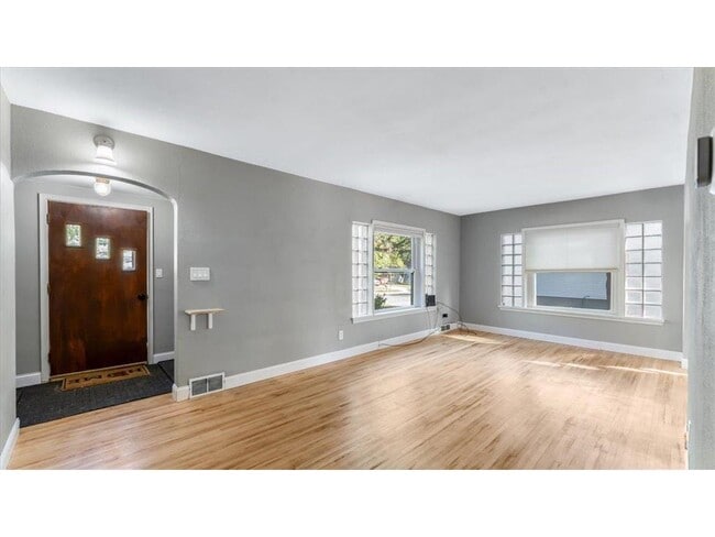 Photo - 828 15th St SW House