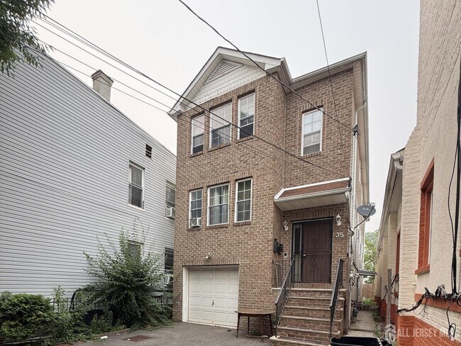 35 Tillinghast St