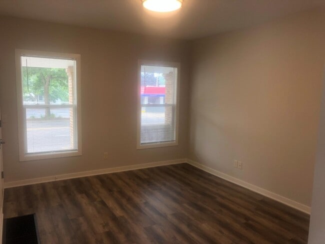 Photo - 949 Fulton St W