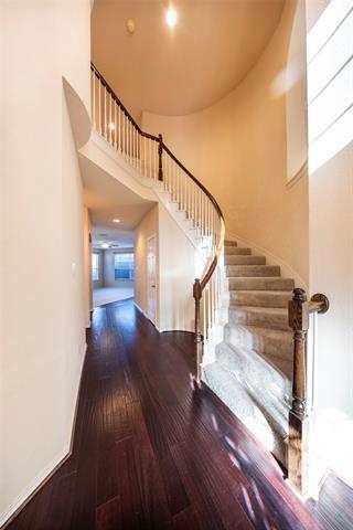 Photo - 9208 Longview Dr