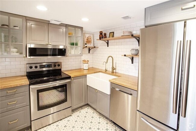Building Photo - 2600 S Course Dr Unit 202 Rental